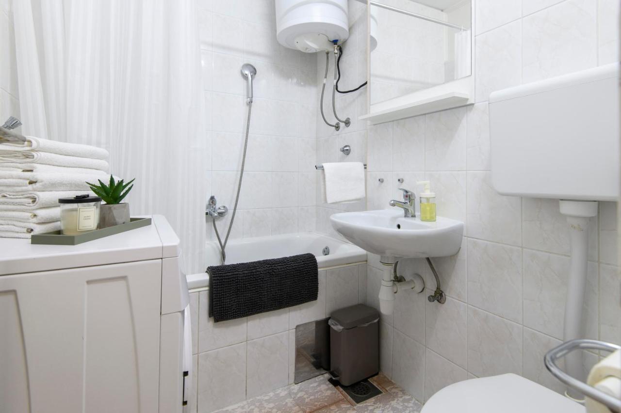 Green Door Apartment Сплит Екстериор снимка